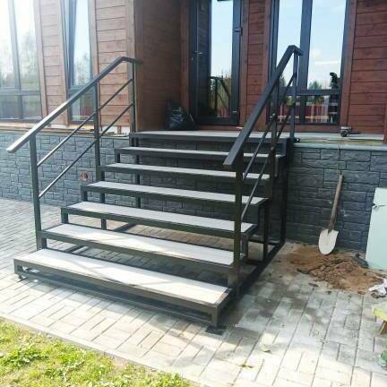 крыльцо из металла