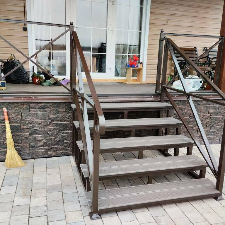 крыльцо из металла